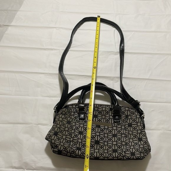 Handle or over the shoulder pocket book. - Picture 11 of 12